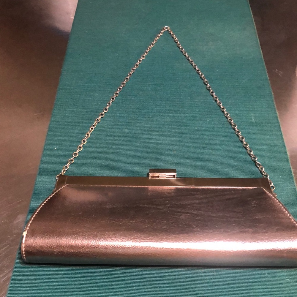 Aldo clutch